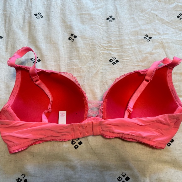 Victoria’s Secret Push-Up Bra - Picture 3 of 5